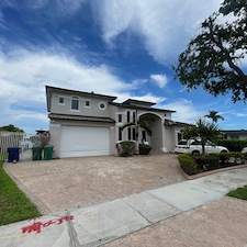 Located-in-Miami-Florida-this-homeowner-wanted-to-update-the-look-of-their-house-They-contacted-Chucks-Painting-Inc-for-the-transformation-and-they-could-not-be-happier 0